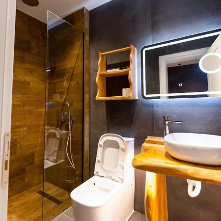 La Montagna Hotel Barc (Korce)