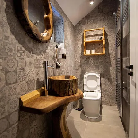La Montagna Hotel Barc (Korce)